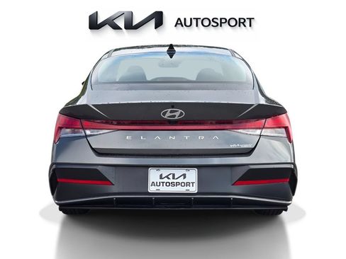 Used 2025 Hyundai Elantra SEL FWD image 9
