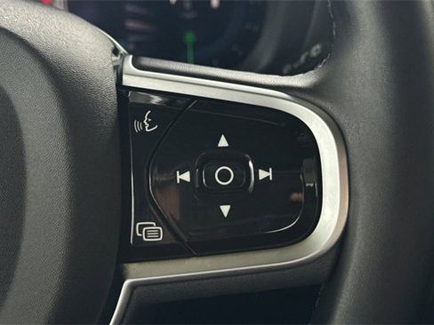 Used 2025 Volvo XC60 B5 Plus image 29