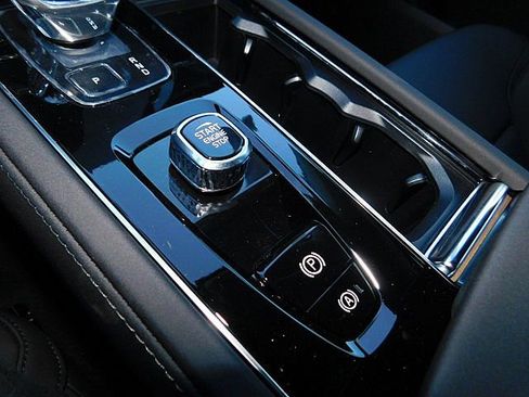 New 2026 Volvo XC90 B6 Plus w/ Protection Package image 18