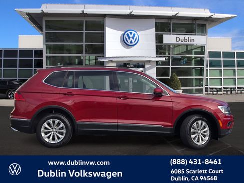 Used 2018 Volkswagen Tiguan SE w/ Panoramic Sunroof Package image 3