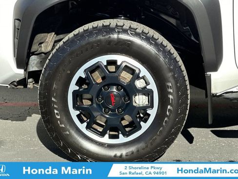 Used 2024 Toyota Tacoma TRD Off-Road image 33