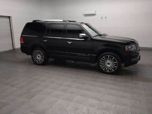 Used 2016 Lincoln Navigator Select RWD image 11