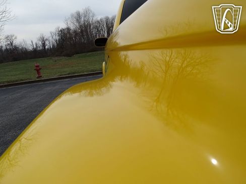 Used 2004 Chevrolet SSR w/ Preferred Equipment Group image 39