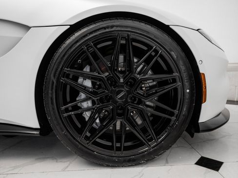 Used 2023 Aston Martin V8 Vantage Roadster image 39