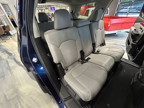 Used 2023 Honda Pilot Touring image 5