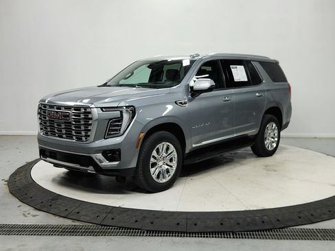 Used 2025 GMC Yukon Denali RWD image 4