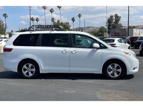 Used 2017 Toyota Sienna LE FWD image 8