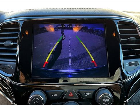 Used 2019 Jeep Grand Cherokee Overland image 13