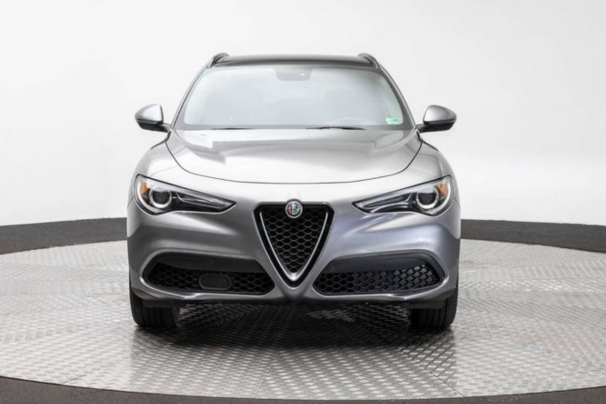 Used 2018 Alfa Romeo Stelvio Sport w/ Quick Order Package 22J Sport AWD/4WD image 3