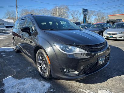 Used 2019 Chrysler Pacifica Touring-L w/ S Appearance Package