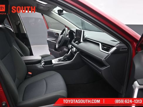 Used 2023 Toyota RAV4 LE AWD/4WD image 30