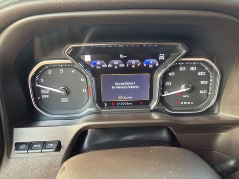 Used 2019 GMC Sierra 1500 Denali w/ Denali Ultimate Package AWD/4WD image 17