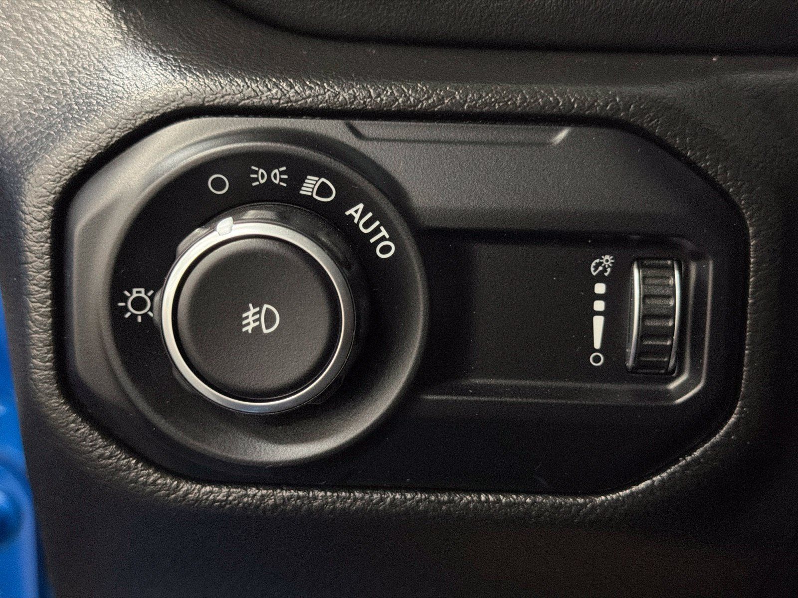 Used 2023 Jeep Wrangler Unlimited Sahara AWD/4WD image 26