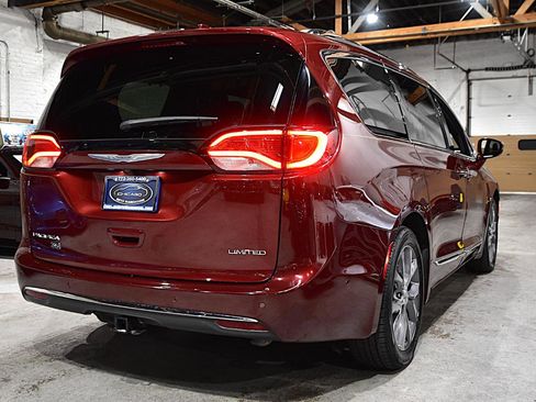 Used 2020 Chrysler Pacifica Limited FWD image 4