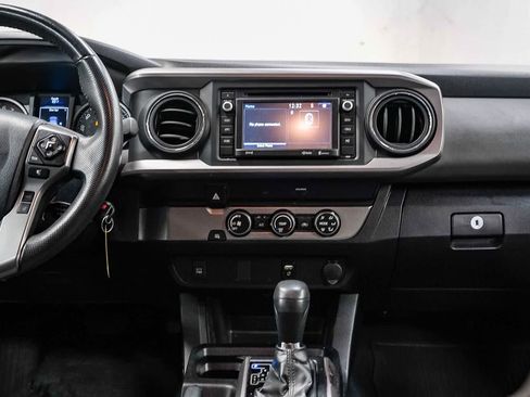 Used 2019 Toyota Tacoma SR5 RWD image 13