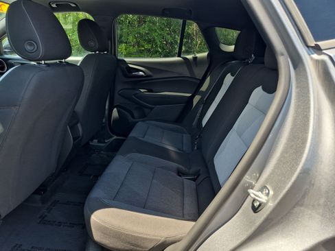 Used 2024 Chevrolet Trax RS w/ Sunroof Package FWD image 26