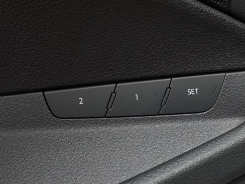 Used 2019 Audi e-tron Premium Plus image 82
