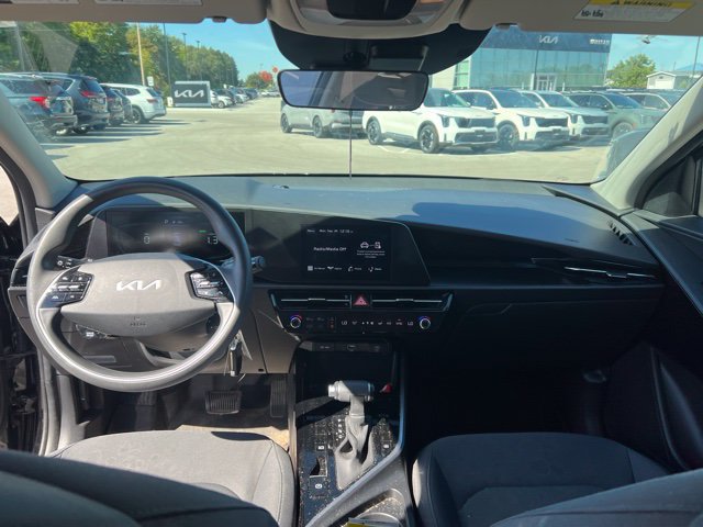Used 2024 Kia Niro LX FWD image 14