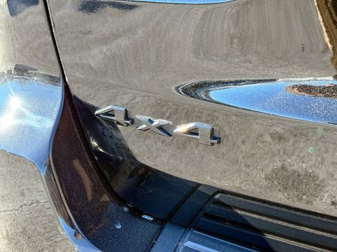 Used 2019 Jeep Grand Cherokee Laredo image 12