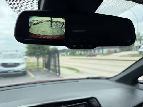 Used 2018 Toyota C-HR XLE FWD image 16