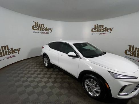 Used 2024 Buick Envista Preferred w/ Convenience I Package image 2