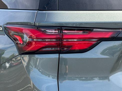 Certified 2023 Chevrolet Traverse LT FWD image 47