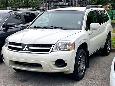 Used 2008 Mitsubishi Endeavor SE FWD image 3