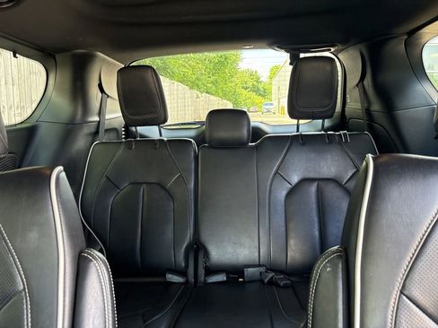 Used 2025 Chrysler Pacifica Limited FWD image 36