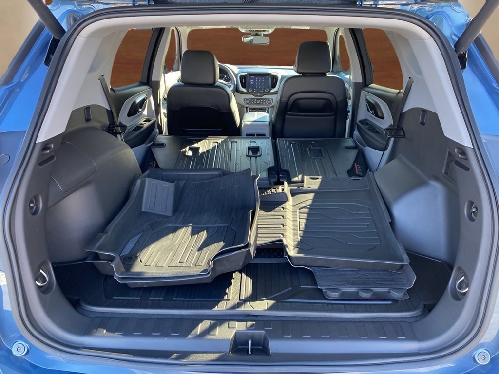 Used 2024 GMC Terrain SLT w/ Tech Package AWD/4WD image 12