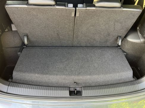 Certified 2024 Volkswagen Tiguan SE R-Line w/ MDO Package, Three-Row image 31