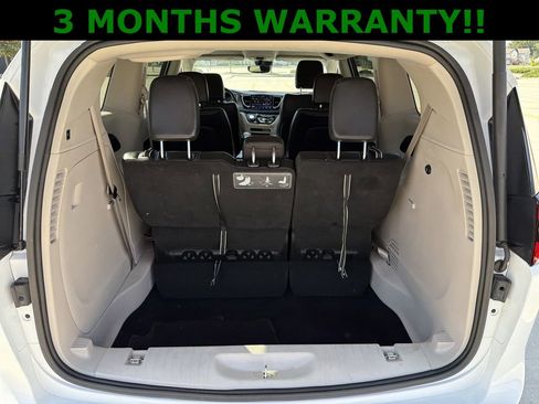 Used 2021 Chrysler Pacifica Touring-L FWD image 23