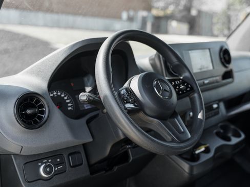 Used 2020 Mercedes-Benz Sprinter 2500 image 9