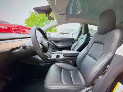 Used 2022 Tesla Model Y Long Range AWD/4WD image 6