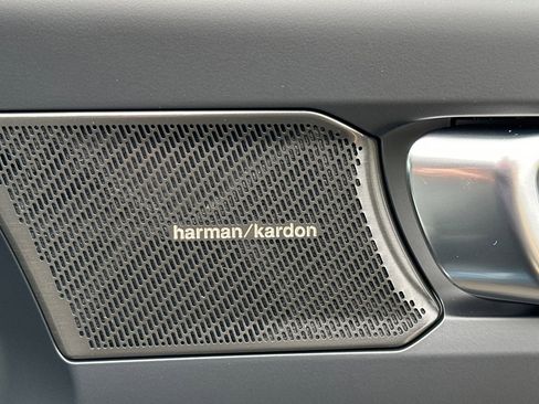 Used 2023 Volvo XC40 Recharge Ultimate image 20