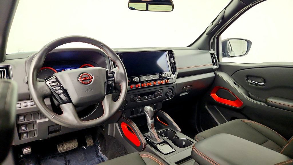 Used 2025 Nissan Frontier Pro-X RWD image 12