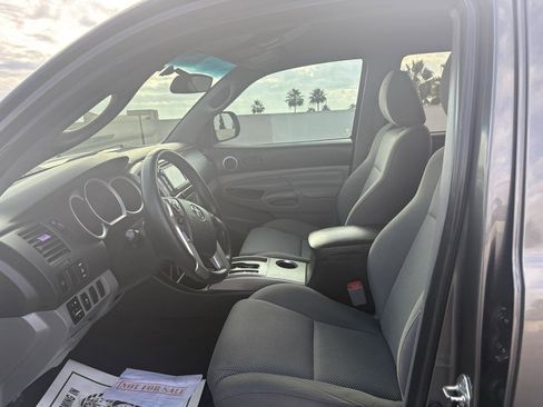 Used 2015 Toyota Tacoma PreRunner image 20