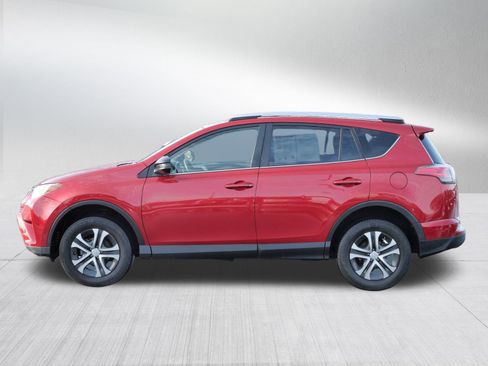Used 2016 Toyota RAV4 LE image 4