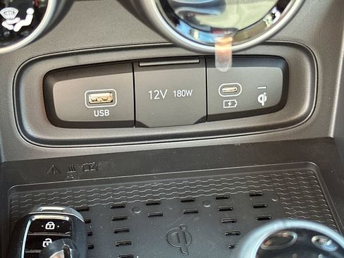 New 2026 Hyundai Venue SEL FWD image 32