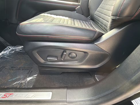 Used 2026 Ford Explorer ST-Line w/ ST-Line Street Pack AWD/4WD image 15