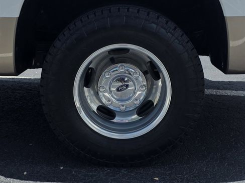 Used 2011 Ford F350 Lariat w/ Lariat Ultimate Pkg AWD/4WD image 44