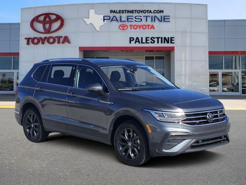 Used 2024 Volkswagen Tiguan SE image 1