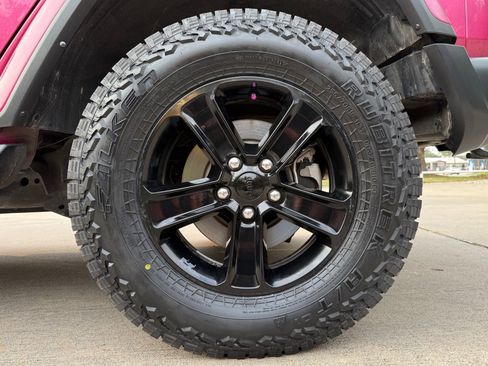 Used 2021 Jeep Wrangler Unlimited Sahara image 9