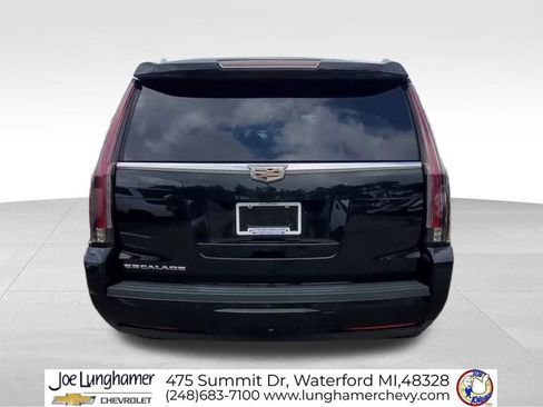 Used 2016 Cadillac Escalade Premium AWD/4WD image 8