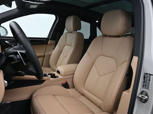 New 2026 Porsche Macan AWD/4WD image 5