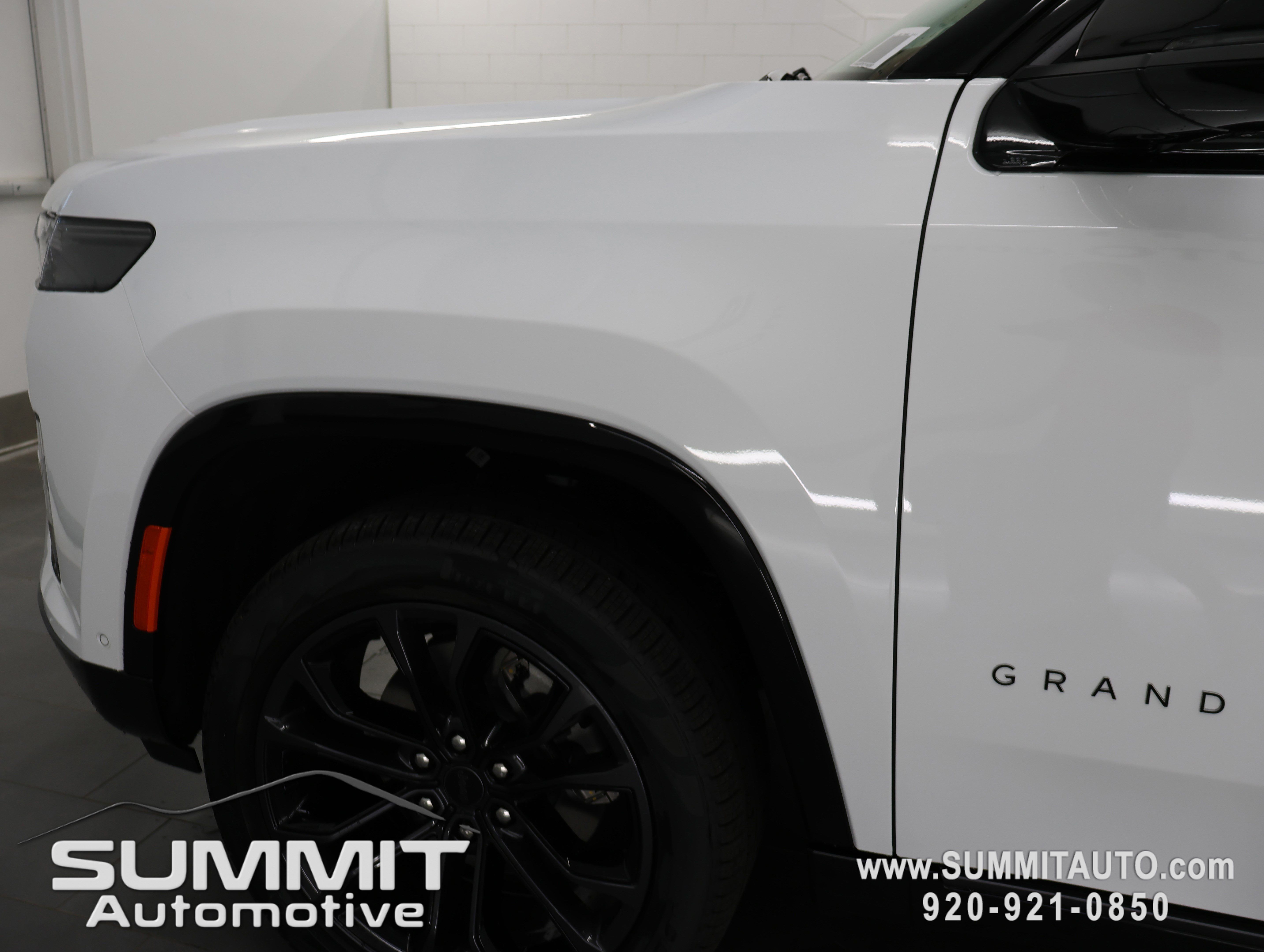 New 2026 Jeep Grand Wagoneer Summit AWD/4WD image 40