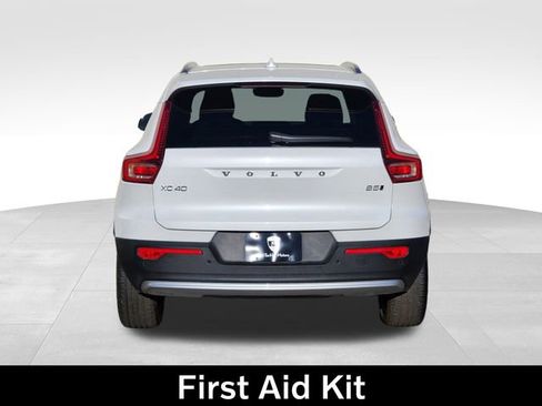 Certified 2025 Volvo XC40 B5 Core image 8