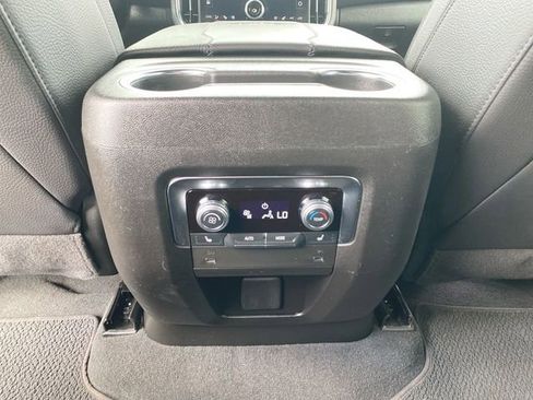 Used 2025 GMC Yukon XL Denali AWD/4WD image 21