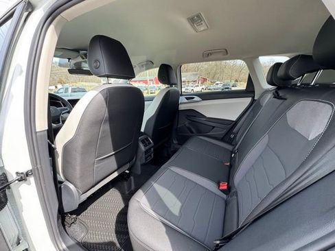 New 2026 Volkswagen Taos SE AWD/4WD image 10