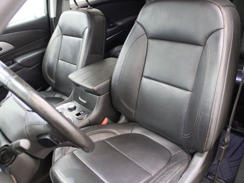 Used 2020 Chevrolet Traverse RS w/ LPO, Floor Liner Package FWD image 12