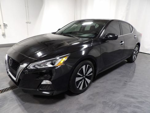 Used 2021 Nissan Altima 2.5 SV image 3